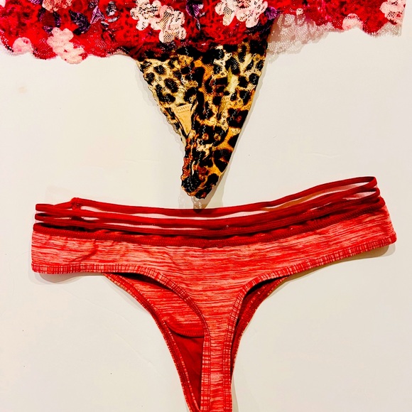 Victoria’s Secret panties and matching bra - Picture 3 of 4